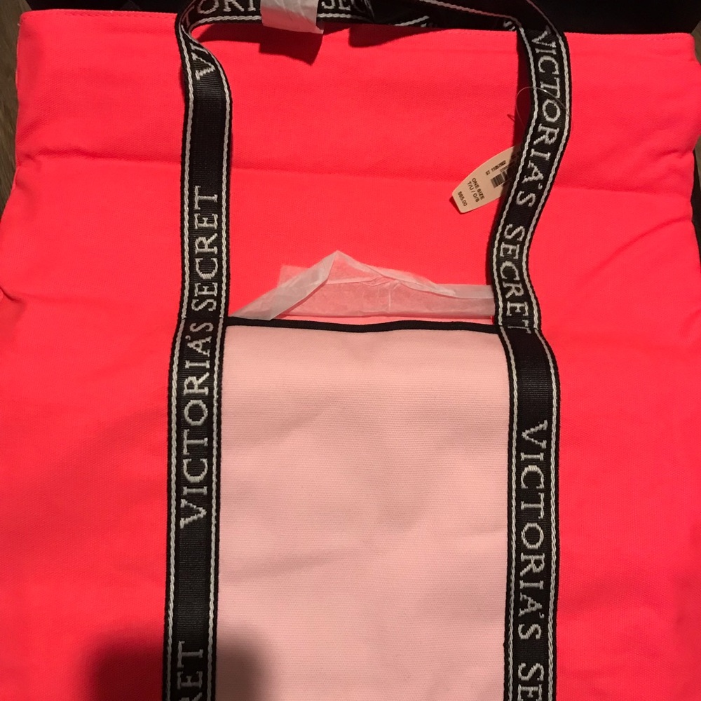 Victoria’s Secret thermal tote bag - Picture 2 of 3